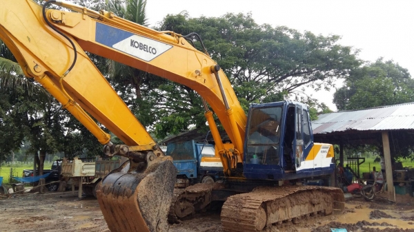 ขาย 625,000 KOBELCO sk 200-3  เล่มทะเบียน  เครื่องดี ไฟฟ้าตัด (อุปกรไฟอยู่ครบ)ช่วงล่างแน่น 090-772-3710 090-772-3708