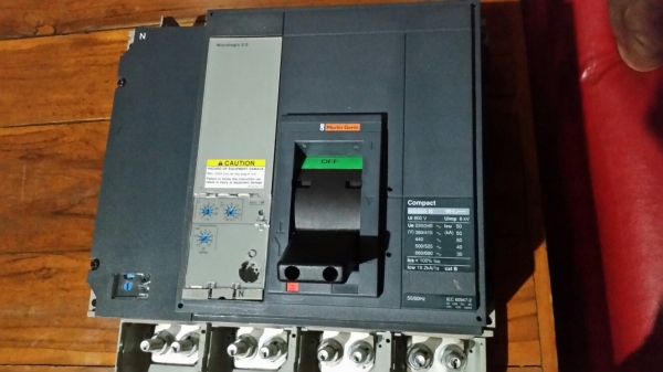 ขายเบรคเกอร์ขนาดใหญ่ 800A