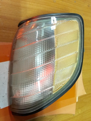 ขายไฟมุมหน้ารถเบนซ์ S500L รุ่น W140 ปี 1992 สีขาว ขายไฟมุมหน้ารถเบนซ์ S500L รุ่น W140 ปี 1992 สีขาว