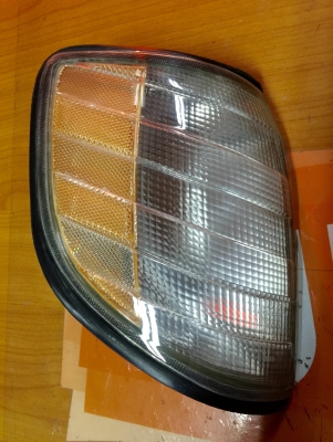 ขายไฟมุมหน้ารถเบนซ์ S500L รุ่น W140 ปี 1992 สีขาว ขายไฟมุมหน้ารถเบนซ์ S500L รุ่น W140 ปี 1992 สีขาว