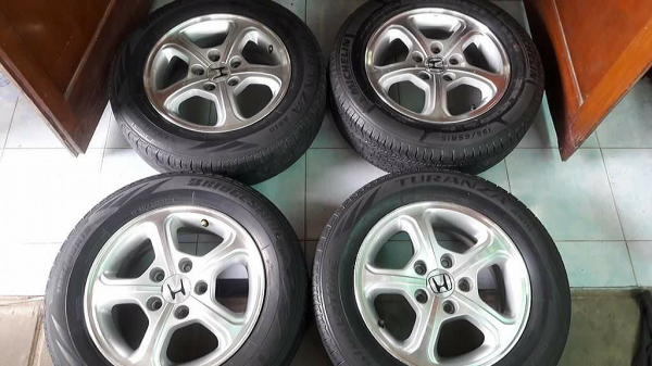 ขายแม็กพร้อมยาง Civic FD 5/114 ถูกๆ