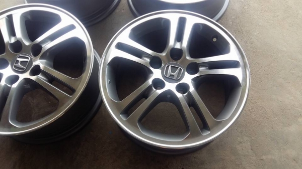 ขายล้อแม็ก crv g2 mc sport 16" สนใจติดต่อ ตาเล็ก ล้อและยางครับ 081-3747940