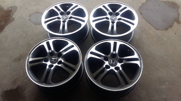 ขายล้อแม็ก crv g2 mc sport 16" สนใจติดต่อ ตาเล็ก ล้อและยางครับ 081-3747940 ขายล้อแม็ก crv g2 mc sport 16" สนใจติดต่อ ตาเล็ก ล้อและยางครับ 081-3747940