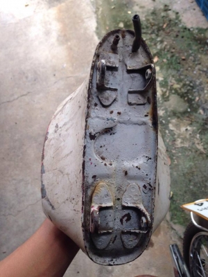 ขายถังน้ำมัน Honda C-100 ไม่ผุ งานเเท้เหล์กหนาๆ ราคา 1000 บาทพร้อมส่งครับ 083-0754211  ใช้งานได้ตามปกติ ไม่รั่วไม่ซึม ครับ