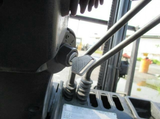 โฟล์คลิฟท์ Toyota 2.5 ตัน รุ่น 8 เสาสูง เครื่องเบนซินแก๊ส สวย โฟล์คลิฟท์ Toyota 2.5 ตัน รุ่น 8 เสาสูง เครื่องเบนซินแก๊ส สวย