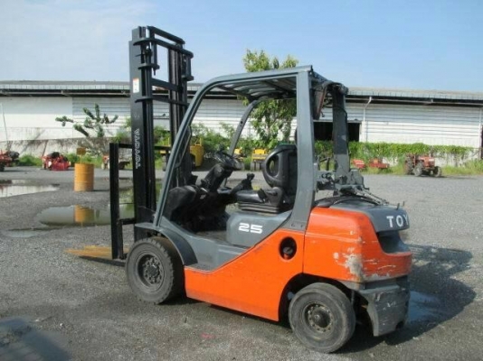 โฟล์คลิฟท์ Toyota 2.5 ตัน รุ่น 8 เสาสูง เครื่องเบนซินแก๊ส สวย โฟล์คลิฟท์ Toyota 2.5 ตัน รุ่น 8 เสาสูง เครื่องเบนซินแก๊ส สวย