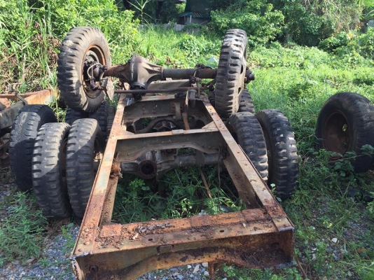 ขายเพลารถสิบล้อทหาร3เพลา6x6เอาไปใส่รถอีแต๋น ให้หมดตามที่เห็นมีแหนบพร้อมครับ ล้อครบขาย 26000 เท่านั้นครับ