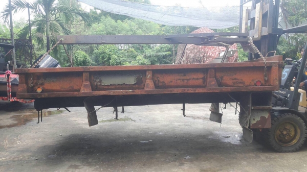 ขายกระบะเหล็กรถสิบล้อทหาร เหล็กดีไม่มีผุนะครับ แต่มีสนิมแดง กว้าง210ลึก35ยาว380ซ ม ขาย7500บาท เอาไปทำกระบะอีแต๋นทนดีครับ