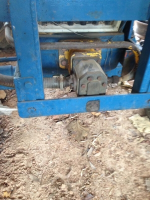 ขายรถไถฟอร์ด 5000-77 พร้อมคีบบูมคู่ มีเล่มทะเบียน แยกคีบอย่างเดียว 105,000 ครับ