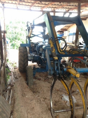 ขายรถไถฟอร์ด 5000-77 พร้อมคีบบูมคู่ มีเล่มทะเบียน แยกคีบอย่างเดียว 105,000 ครับ