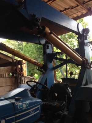 ขายรถไถฟอร์ด 5000-77 พร้อมคีบบูมคู่ มีเล่มทะเบียน แยกคีบอย่างเดียว 105,000 ครับ