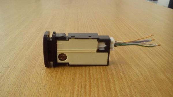 สวิตช์ไฟตัดหมอกทรงตั้ง TOYOTA กดไม่อยู่ สวิตช์ไฟตัดหมอกทรงตั้ง TOYOTA กดไม่อยู่