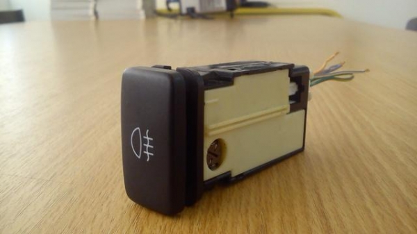 สวิตช์ไฟตัดหมอกทรงตั้ง TOYOTA กดไม่อยู่ สวิตช์ไฟตัดหมอกทรงตั้ง TOYOTA กดไม่อยู่