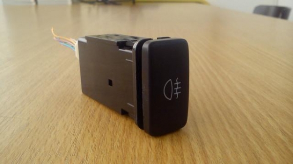 สวิตช์ไฟตัดหมอกทรงตั้ง TOYOTA กดไม่อยู่ สวิตช์ไฟตัดหมอกทรงตั้ง TOYOTA กดไม่อยู่