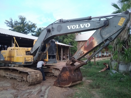 ขาย 1,050,000  VOLVO EC 210 B LC 14,000 ชม.เครื่องดี ปั้มแรง ไฟฟ้าครบ เอวแน่น ช่วงล่างเต็ม อินวอยท์ รถสวยพร้อมใช้เอกสารพร้อมโอน 090-772-3710 090-772-3708