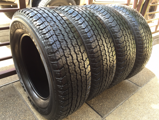 ยาง Bridgestone 255 65 17 กลางปี14 ดอกเยอะ พร้อมใช้งาน ราคาไม่แพง