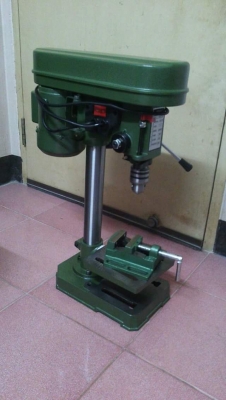 ขายสว่านแท่น แถมฟรี ปากกาจับงาน ในราคาจัดโปรฯถูกๆไปเลย 2490-รวมส่งด่วนทั่วไทย ของใหม่ทุกตัวด่วนจำนวนจำกัดหมดเเล้วหมดเลย  --------------------------  สว่านแท่น วัสดุเหล็กกล้า หนัก20 kg  งานหนักได้ ทำด้วยวัสดุคุณภาพดี  รับประกัน6เดือน  ----------------