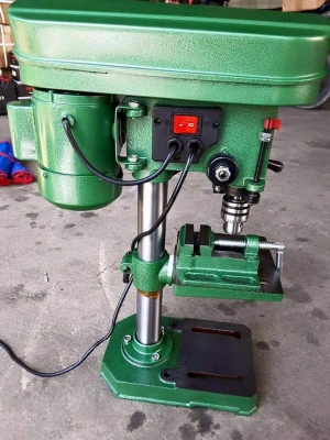 ขายสว่านแท่น แถมฟรี ปากกาจับงาน ในราคาจัดโปรฯถูกๆไปเลย 2490-รวมส่งด่วนทั่วไทย ของใหม่ทุกตัวด่วนจำนวนจำกัดหมดเเล้วหมดเลย  --------------------------  สว่านแท่น วัสดุเหล็กกล้า หนัก20 kg  งานหนักได้ ทำด้วยวัสดุคุณภาพดี  รับประกัน6เดือน  ----------------