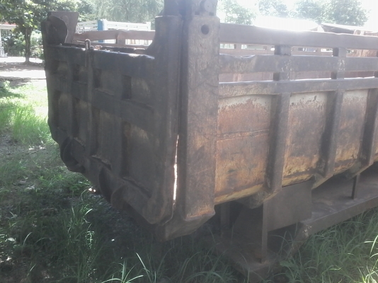 กระบะดั้มท้องเรือ