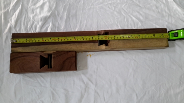 ขายเป็นคู่กบไม้ชิงชัน