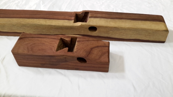 ขายเป็นคู่กบไม้ชิงชัน