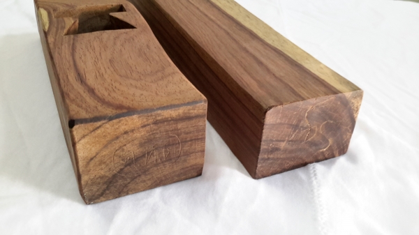 ขายเป็นคู่กบไม้ชิงชัน