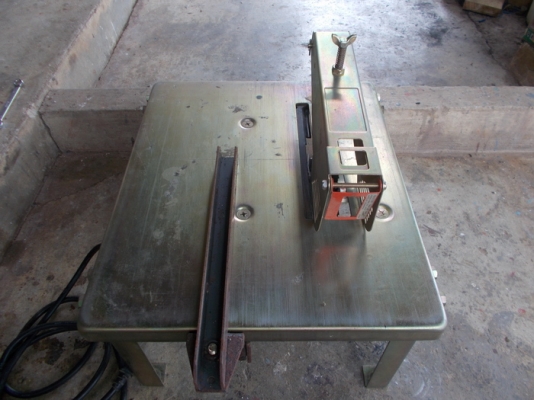 โต๊ะเลื่อยวงเดือน+เลื่อยวงเดือน makita 5806B