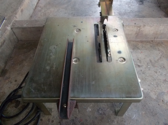 โต๊ะเลื่อยวงเดือน+เลื่อยวงเดือน makita 5806B