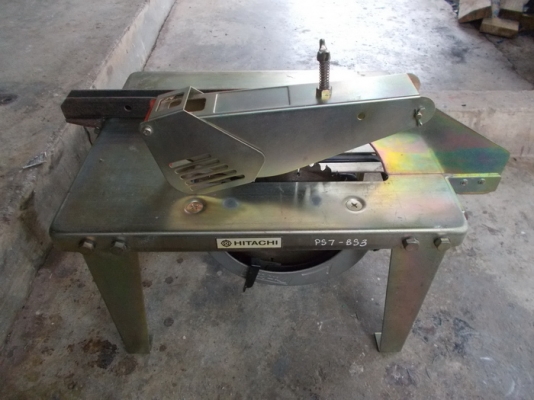 โต๊ะเลื่อยวงเดือน+เลื่อยวงเดือน makita 5806B