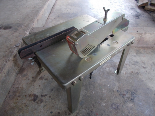 โต๊ะเลื่อยวงเดือน+เลื่อยวงเดือน makita 5806B