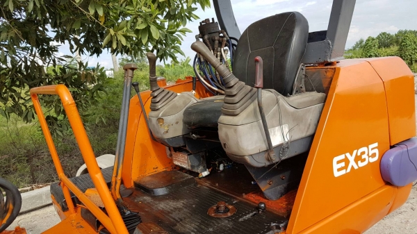 ขายด่วนรถแบคโฮHITACHIฮีตาชีEX35-2ครื่องดีปั่มแรงรถนอกเพิ่งนำเข้ามาใหม่ยังไม่เคยใช้งานในเมืองไทยเลย