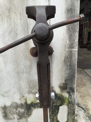 ปากกาจับชิ้นงานโบราณ