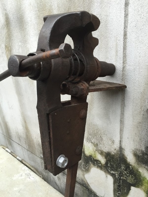 ปากกาจับชิ้นงานโบราณ