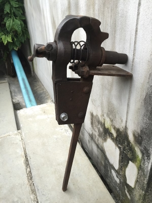 ปากกาจับชิ้นงานโบราณ