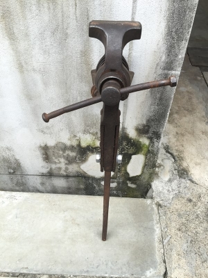 ปากกาจับชิ้นงานโบราณ