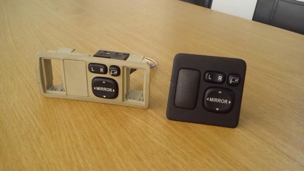 กรอบพร้อมสวิตช์ปรับกระจกมองข้าง ของรถ TOYOTA