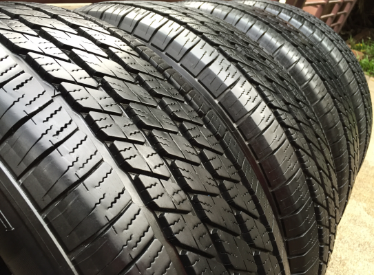 ยาง Michelin 265 65 17 ปี15 ดอกเต็ม ไม่มีปะ ราคาไม่แพง