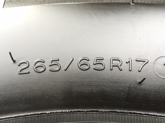 ยาง Michelin 265 65 17 ปี15 ดอกเต็ม ไม่มีปะ ราคาไม่แพง