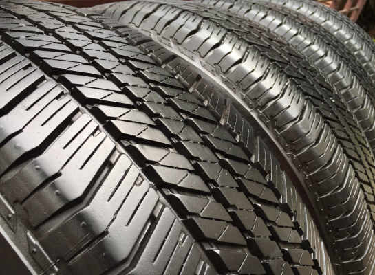 ยาง Bridgestone 265 65 17 ปี15 ดอกเต็ม ไม่มีปะ ราคาไม่แพง ยาง Bridgestone 265 65 17 ปี15 ดอกเต็ม ไม่มีปะ ราคาไม่แพง