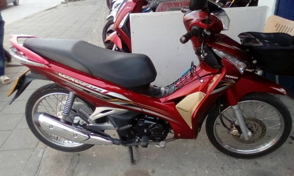 ขาย Honda Wave 125 i ปี 55 สตาร์ทเท้า เครื่องดีเดิมๆ ชุดสีมีร้อยล้มแตกบังลมนอก ด้านขวา หน้ากากบนนิดหนึ่ง และบังโคลนหน้า (ตามรูป) ปิดบัญชีไฟแนนซ์แล้วรอเล่ม 1 อาทิตย์ (ขายตามสภาพ เป็นรถเทิร์นรถใหม่ออกไป) เน้นโทรเท่านั้น