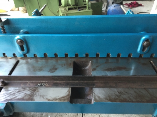 ขายเครื่องตัดเท้าเหยียบใต้หวันตัดได้1มิลยาว4.5ฟุตสภาพกริบลงตู้ราคาถูกๆ