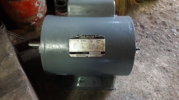 ขาย !! มอเตอร์1แรง220v.ยี่ห้อโตชิบ้ากับฮิตาชิ พร้อมใช้งาน