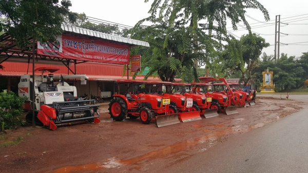 รถใถKUBOTA มือสอง สด ผ่อน รถปี58 ใช้งานน้อย สภาพ เก้าสิบเก้าเปอร์เซ็น มีให้เลือกหลายรุ่นหลายขนาด