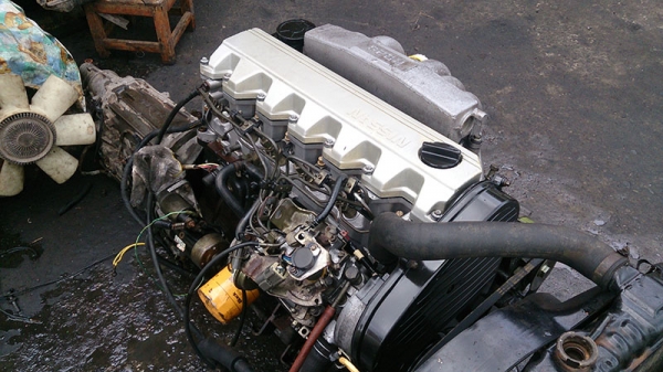 ขายเครื่องยนต์ดีเซลหกสูบ 2800