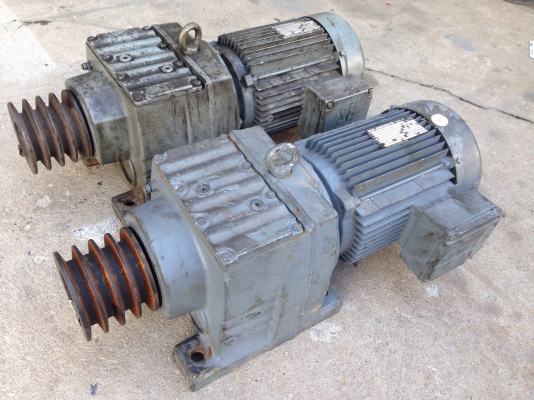 ขายมอเตอร์เกียร์ SEW eurodrive 3HP. 380V อัตราทด 1:5.5 เพลาออกประมาณ 265รอบต่อนาที สภาพสวยมาก วิ่งนิ่ม พร้อมใช้งาน มี 2ตัวครับ