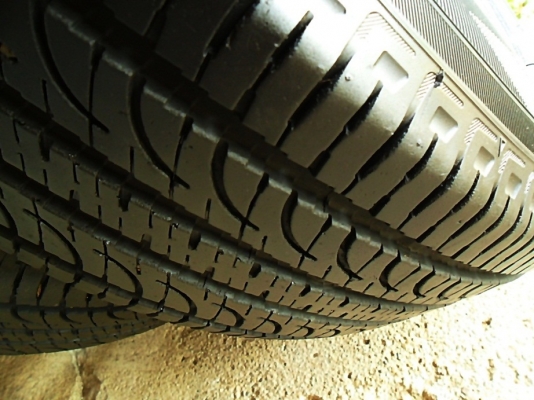 ยางกระบะขอบ15 โยโกฮาม่า 205-70-R15 ลงพื้นปี14 (4เส้น3,900)