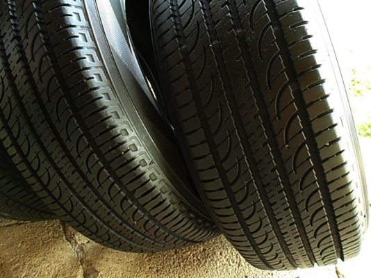 ยางกระบะขอบ15 โยโกฮาม่า 205-70-R15 ลงพื้นปี14 (4เส้น3,900)