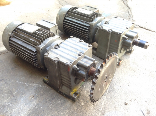 ขายมอเตอร์เกียร์ SEW eurodrive 1HP. 380V อัตราทด 1:13 เพลาออกประมาณ 104 รอบต่อนาที สภาพสวยมาก วิ่งนิ่ม พร้อมใช้งาน มี 2ตัวครับ