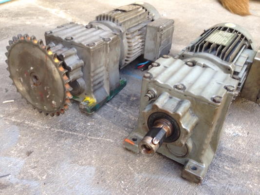 ขายมอเตอร์เกียร์ SEW eurodrive 1HP. 380V อัตราทด 1:13 เพลาออกประมาณ 104 รอบต่อนาที สภาพสวยมาก วิ่งนิ่ม พร้อมใช้งาน มี 2ตัวครับ