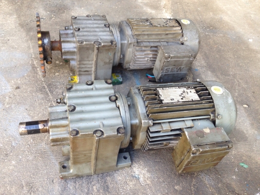 ขายมอเตอร์เกียร์ SEW eurodrive 1HP. 380V อัตราทด 1:13 เพลาออกประมาณ 104 รอบต่อนาที สภาพสวยมาก วิ่งนิ่ม พร้อมใช้งาน มี 2ตัวครับ